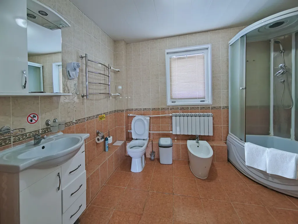 Просторный однокомнатный номер с диваном