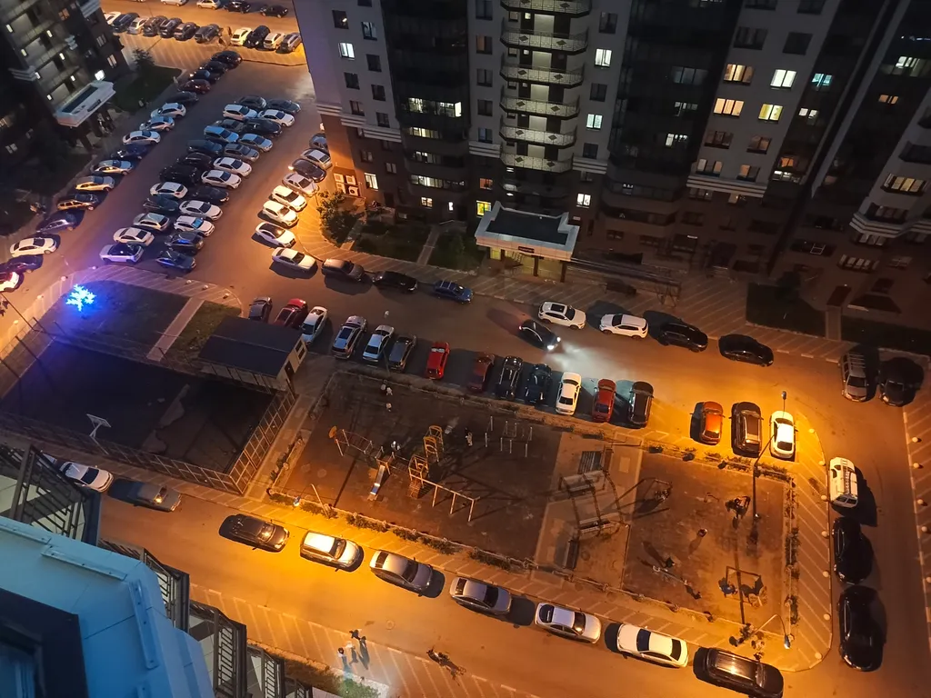 Панорамный балкон с видом на город и красивые закаты, у Воронеж рынка