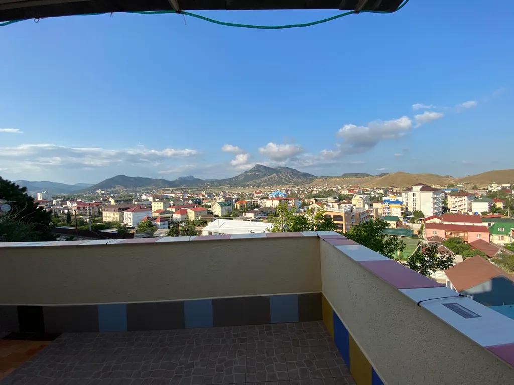 Нестандартная квартира терраса вид на горы недалеко от моря