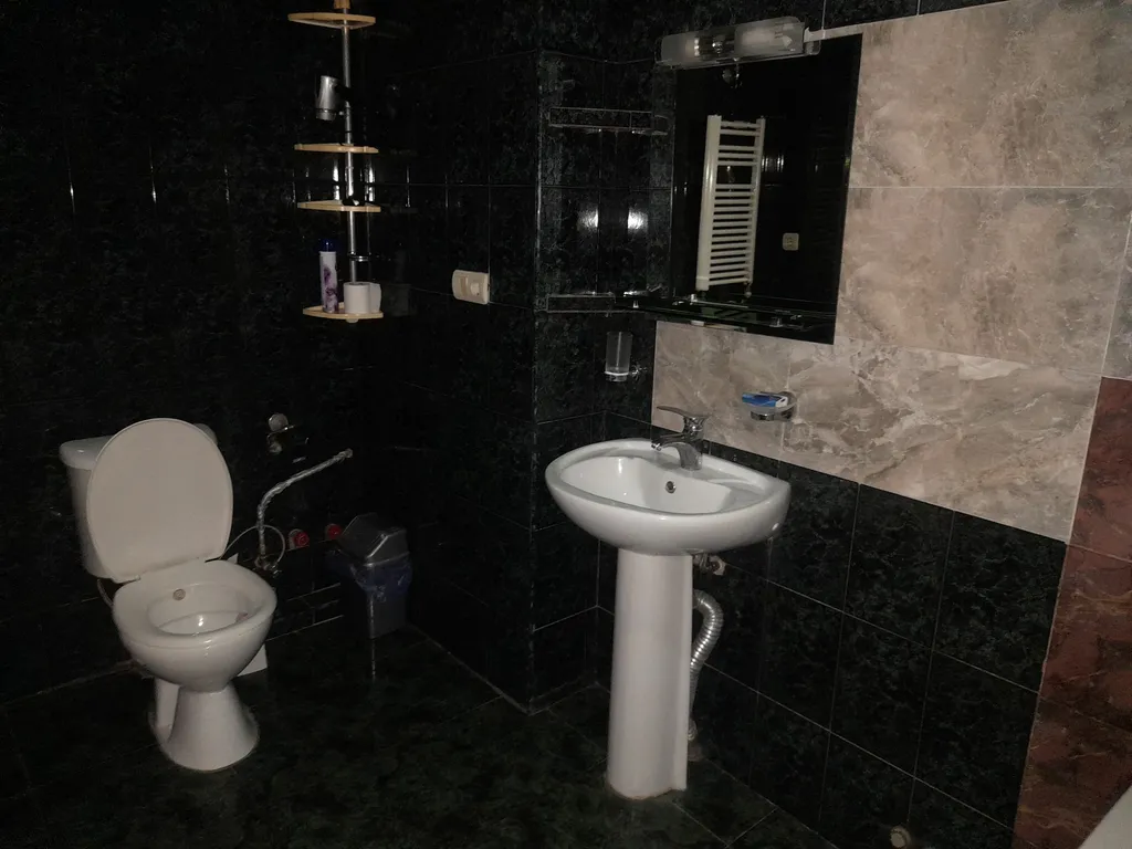 Трехкомнатная квартира с верандой в центре города