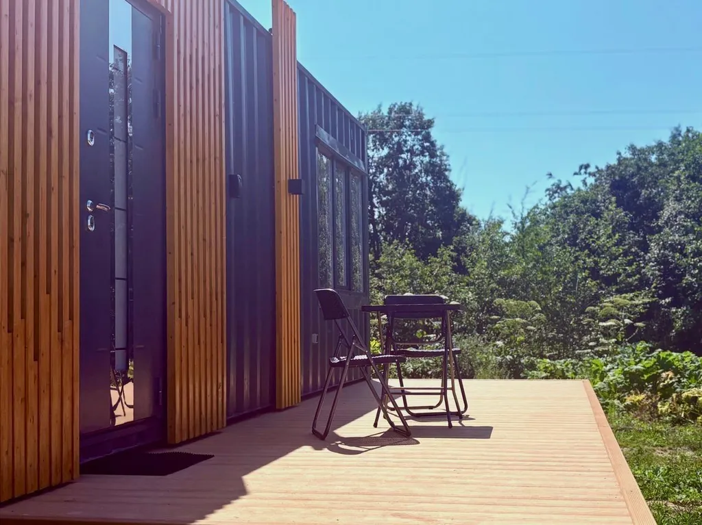 Коттедж Комфортабельный дом из морского контейнера у реки — Шаховская