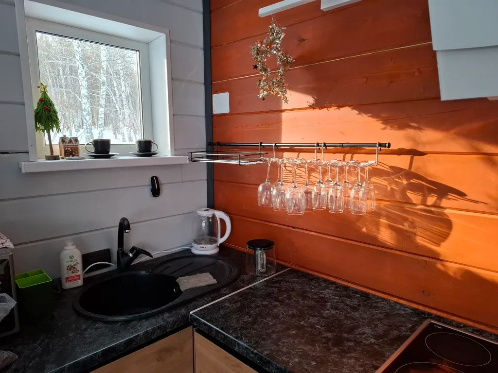 Дом в лесу с большой террасой