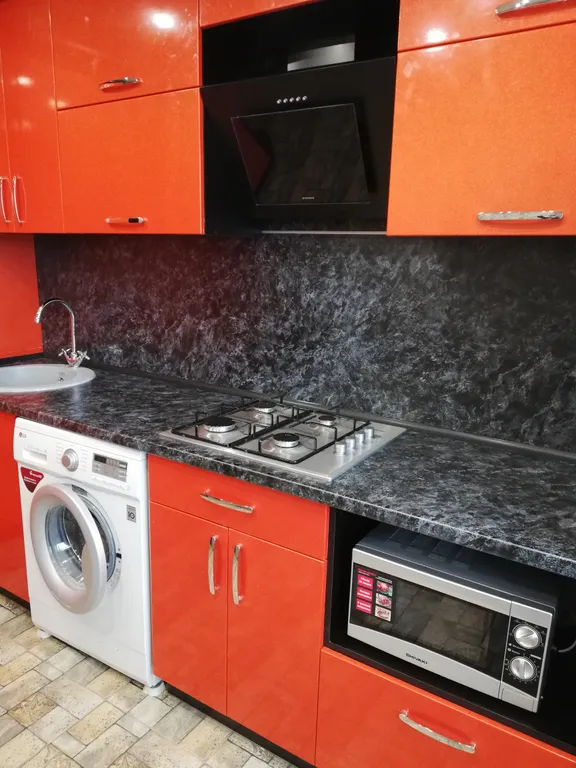 Новый дом с своим отоплением в центре с кондиционером