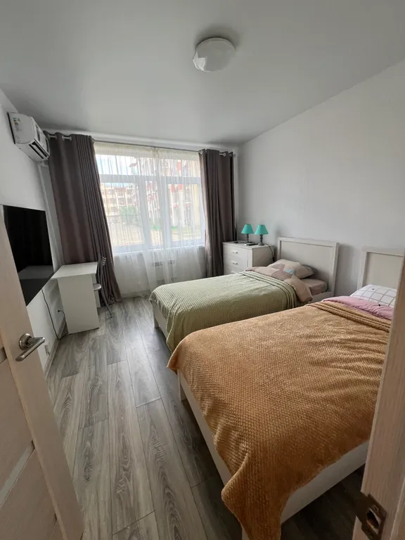 Трехкомнатная со своим выходом во двор на бассейны