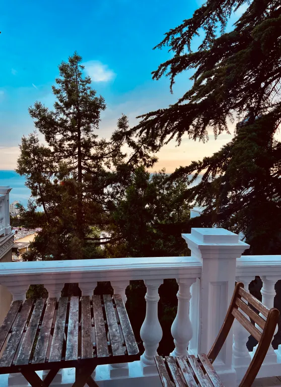 Двухуровневые апартаменты с видом на море и Ай Петри