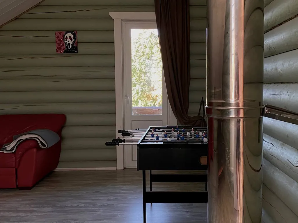 Уютный бревенчатый дом Life veranda на берегу пруда с баней на дровах