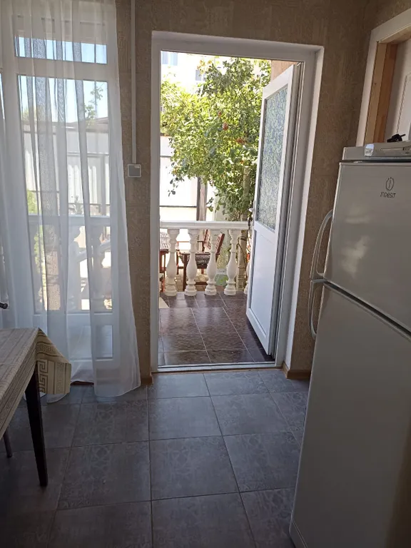 Двухэтажный трёхкомнатный дом Крым с кухней и двором под ключ