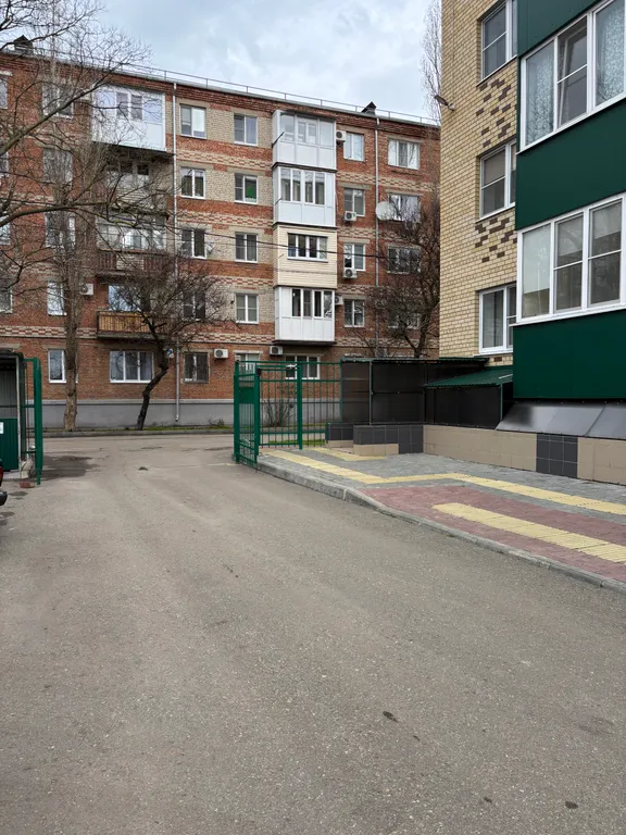 Квартира Сдаётся светлая и уютная квартира, в двух шагах от парка «Поддубного». — Ейск