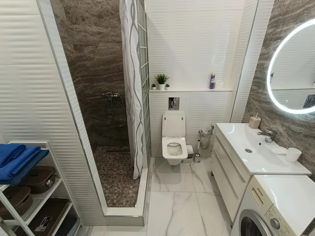 Новая евро-двушка с панорамным видом на море и пляж перед домом