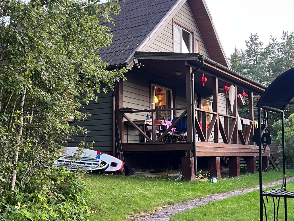 Уютный коттедж у озера — аренда посуточно в Волосово