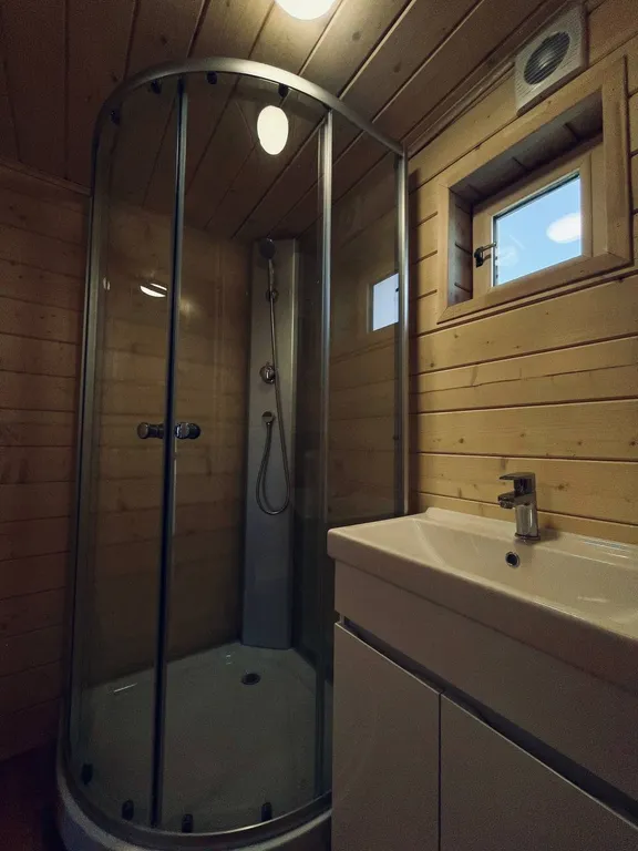 Дом-номер с террасой для двоих. Глэмпинг "улей"