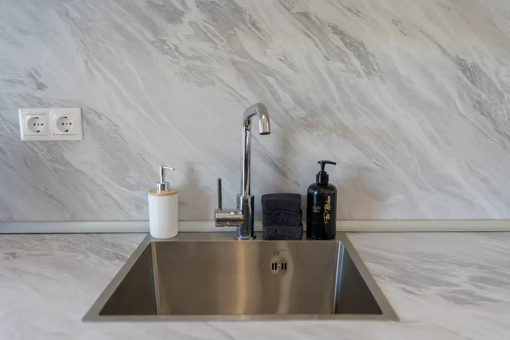 Премиальная вилла на берегу озера с выходом к пляжу