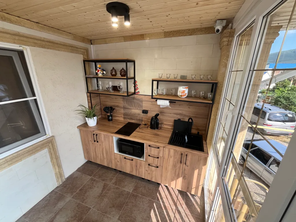 Четырехместный новый номер с террасой