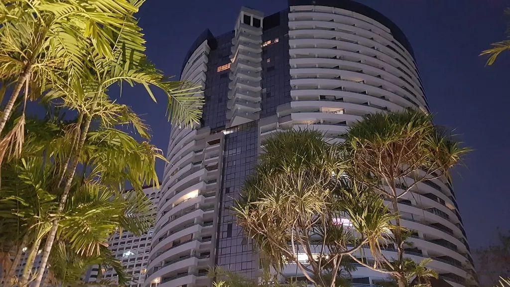 Студия с фронтальным видом на море