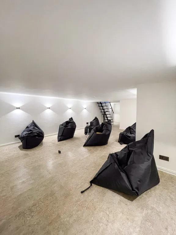 Двухуровневые апартаменты с прямым выходом к бассейну и у моря