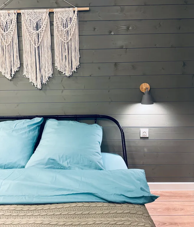 Загородный дом с видом на лес