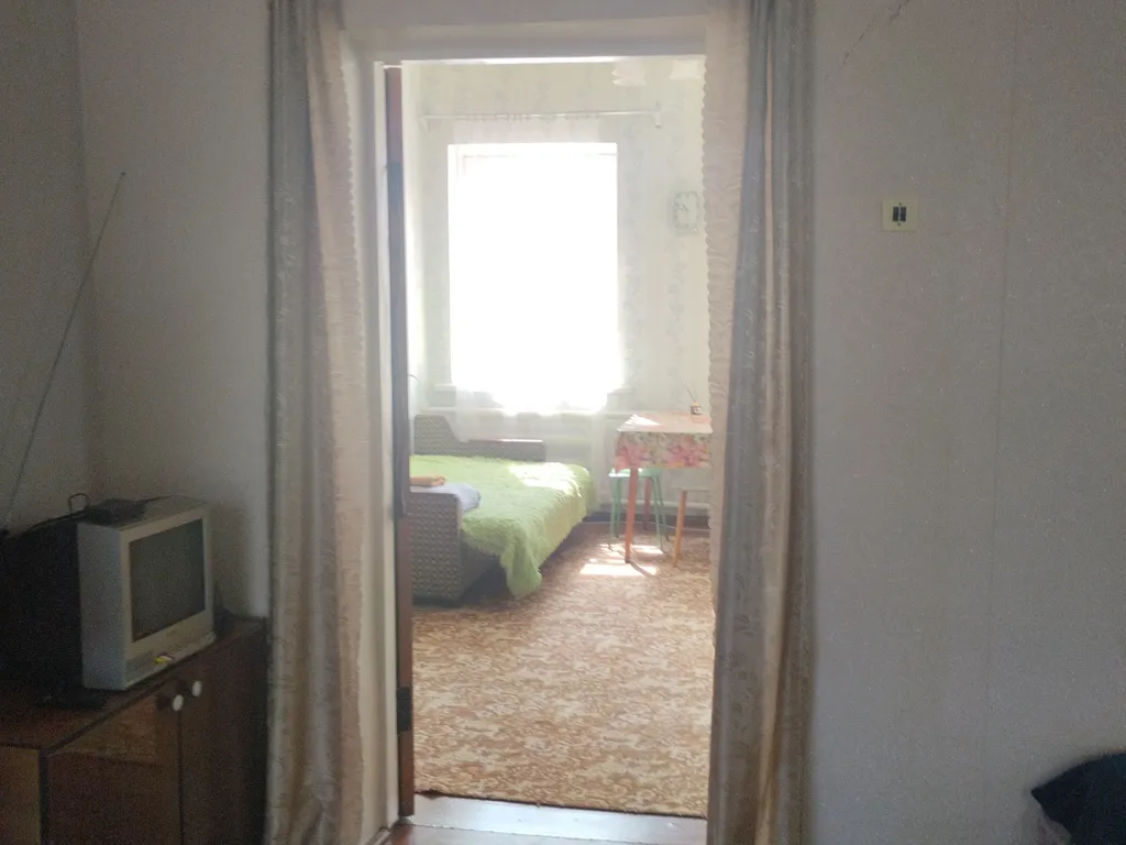 Деревенский домик с парковкой для большой и маленькой компании. Кругло