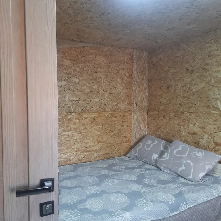 Семейный двухкомнатный номер с мини кухней на втором этаже