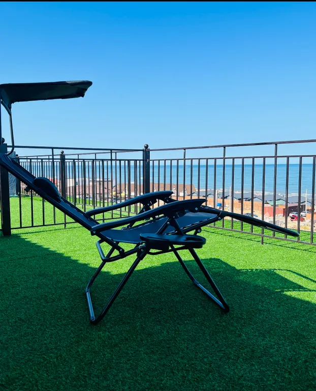 Современный двухэтажный коттедж у моря в пригороде Избербаша