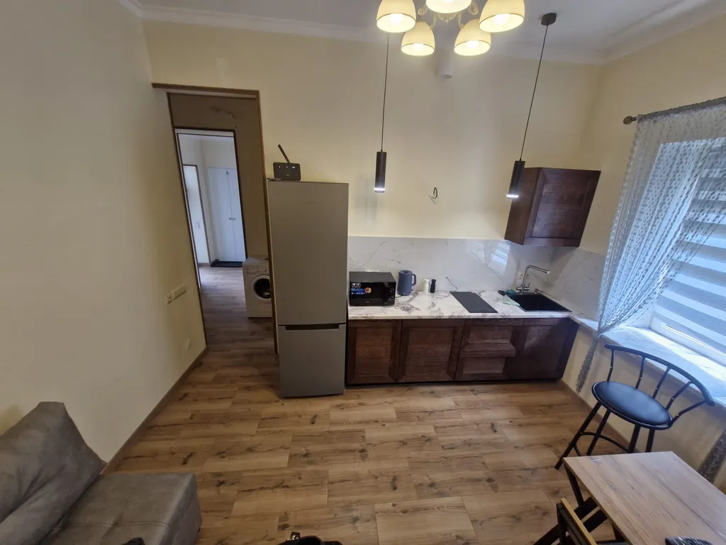 Двухкомнатная квартира в самом центре города со своим двориком и баней