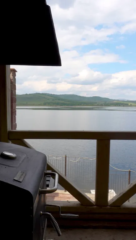 Вилла на берегу озера