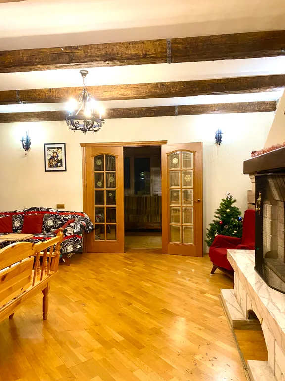 Коттедж Красивый дом с русской баней на дровах и теплым бассейном — Обухово