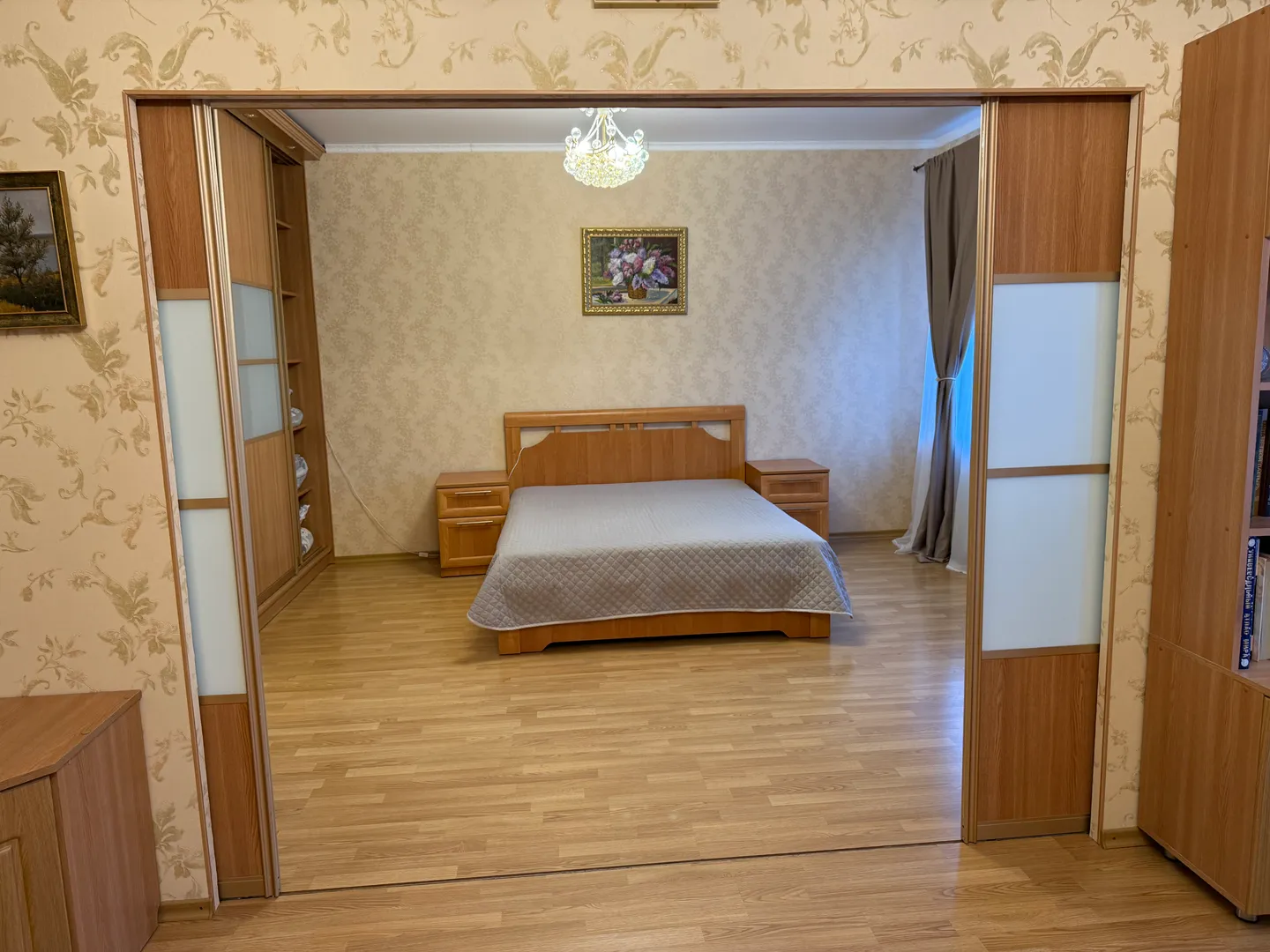 Комната с кроватью двухспальной