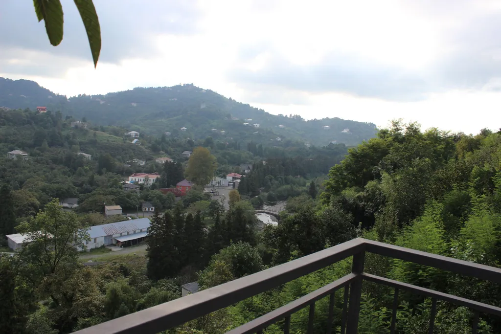 Белый дом в горах Ортабатуми