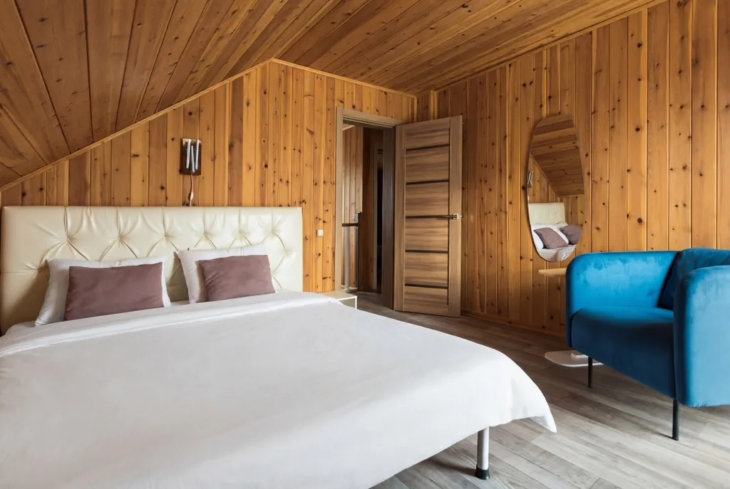 Большой загородный дом