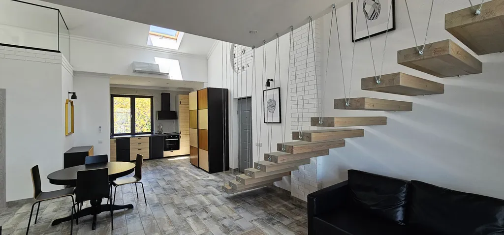 Двухуровневый апартамент с тремя спальнями