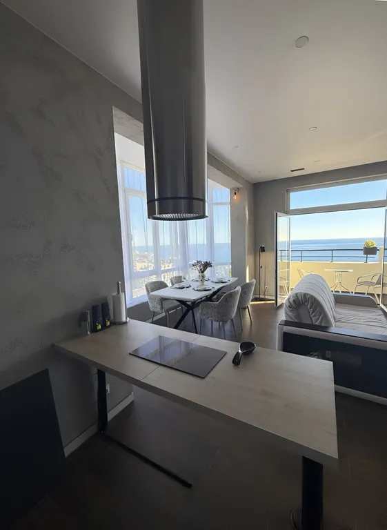 Дизайнерская квартира с потрясающем видом на море и горы