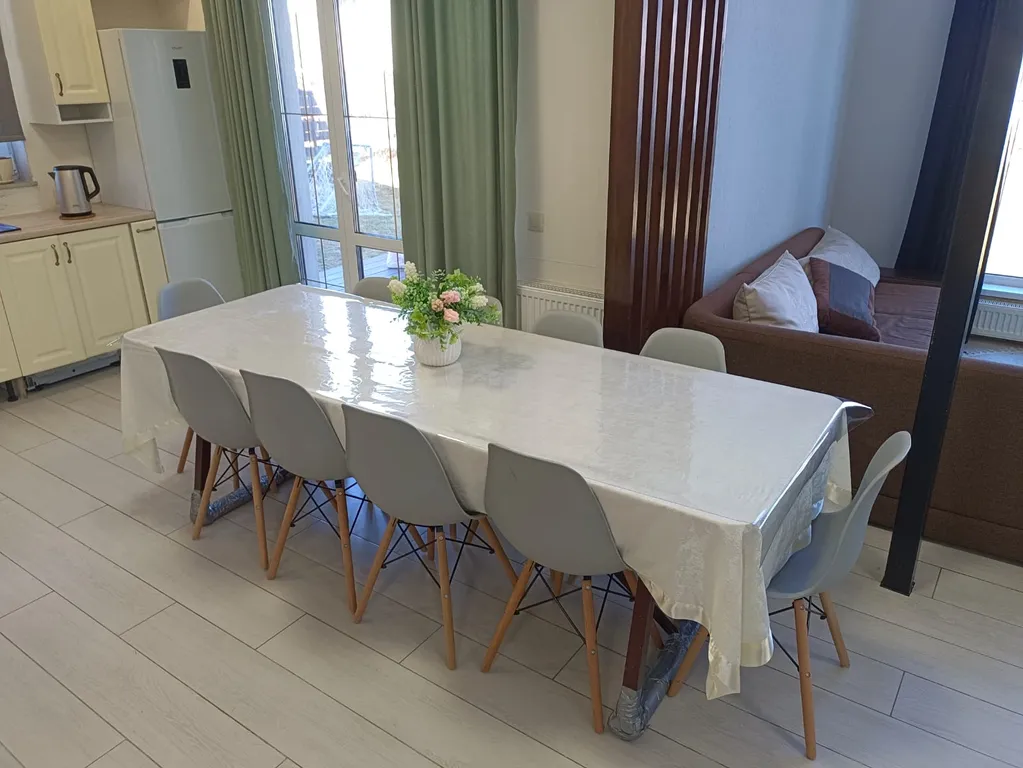 Большой уютный дом с камином