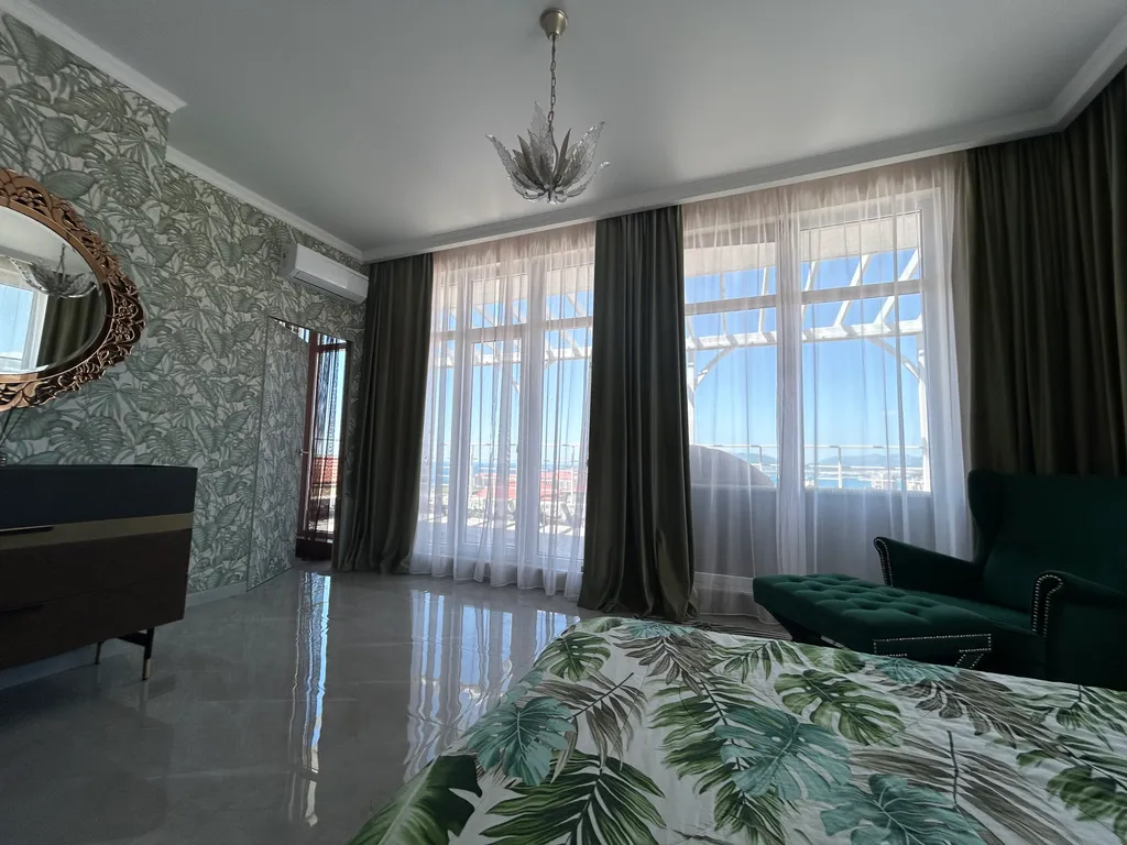 Уютный дом с шикарным видом на море и горы