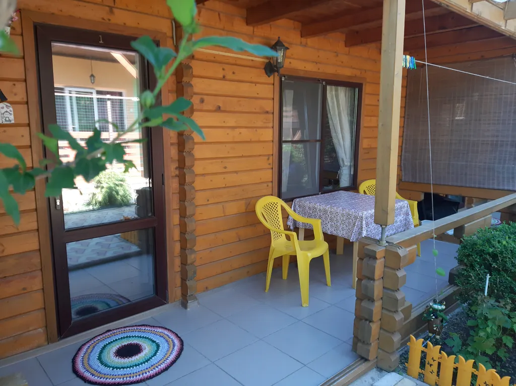 Квартира Квартира Уютный номер с мини кухней в деревянном доме недалеко от моря — Анапа