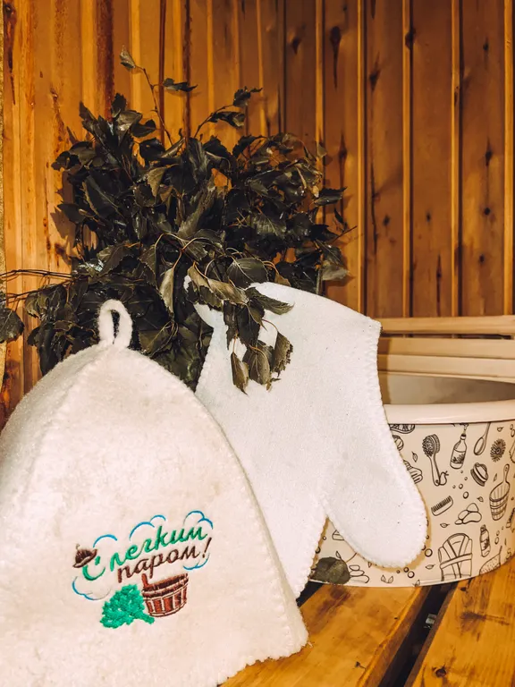 Двухэтажный дом+деревенская баня на дровах