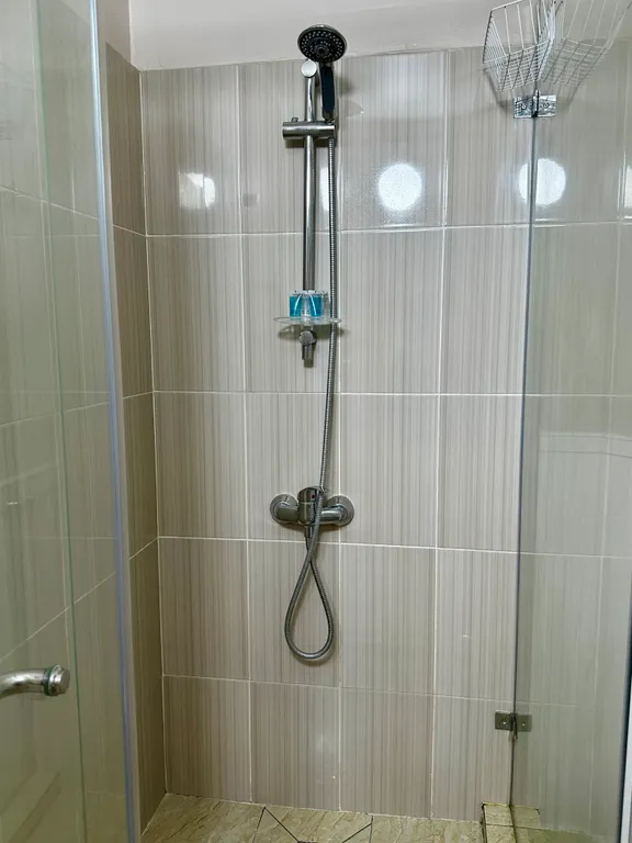 Студия с видом на горы у входа в Центральный парк