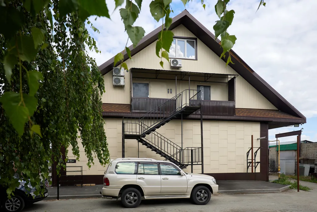 Двухуровневая квартира-студия с отдельной спальней