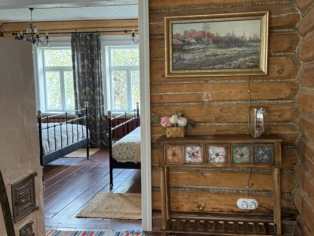 Брeвeнчатaя cтолeтняя изба