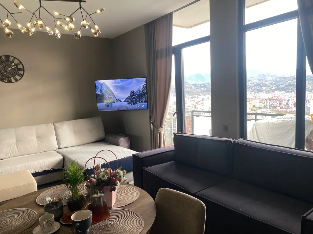 Большая высокая светлая студия на 26 этаже