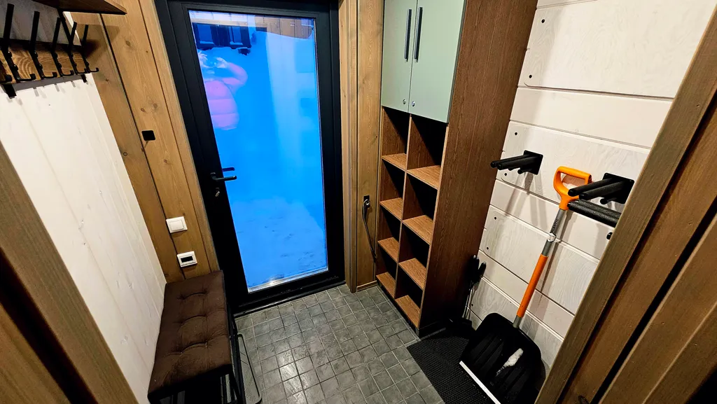 Далеко и надолго