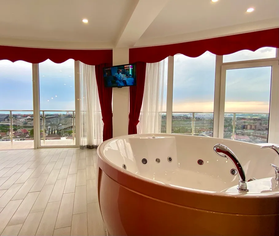 Апартаменты с гидромассажной ванной и красивым видом