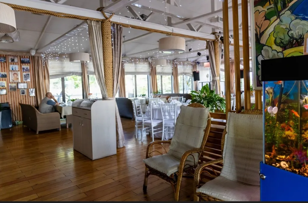 Гостевой дом в глэмпинге на берегу реки