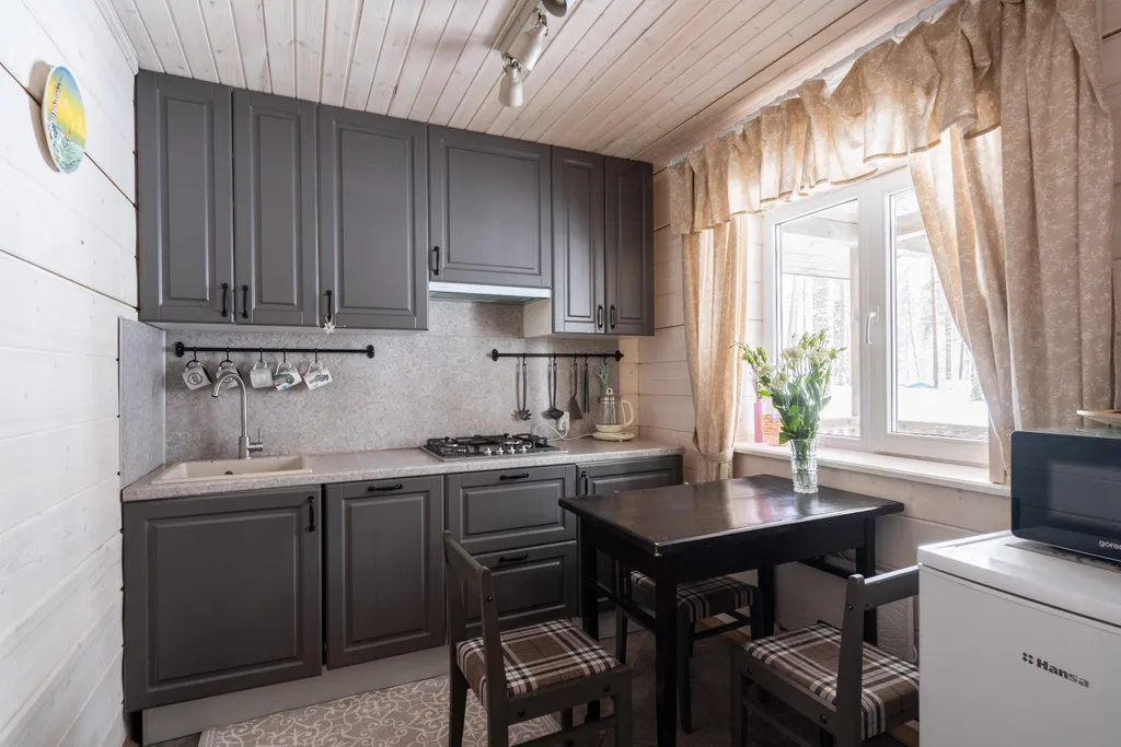 Коттедж Пятиместный коттедж в сосновом лесу — Лебяжье