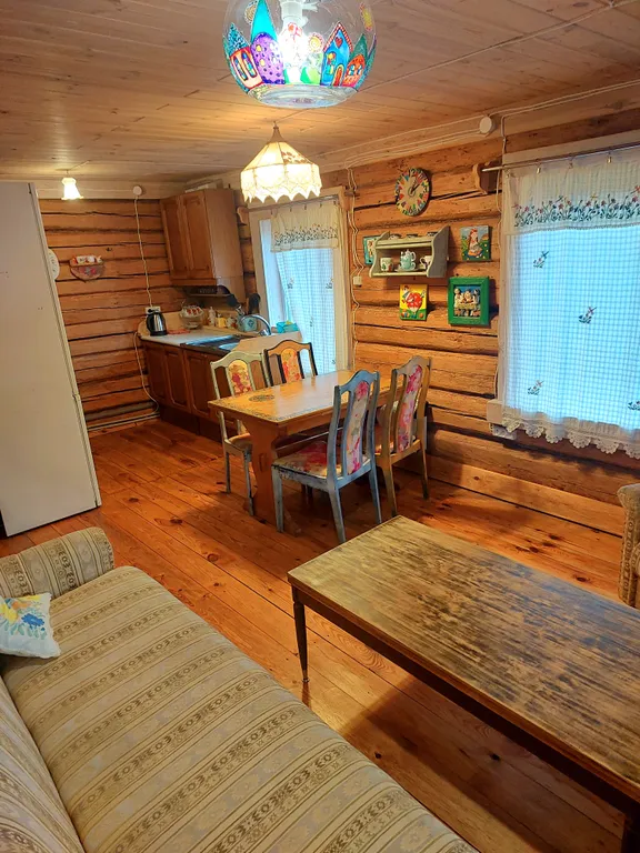 Милый дом на берегу озера