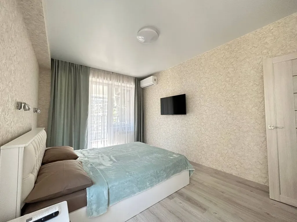 Двухкомнатная квартира на берегу моря