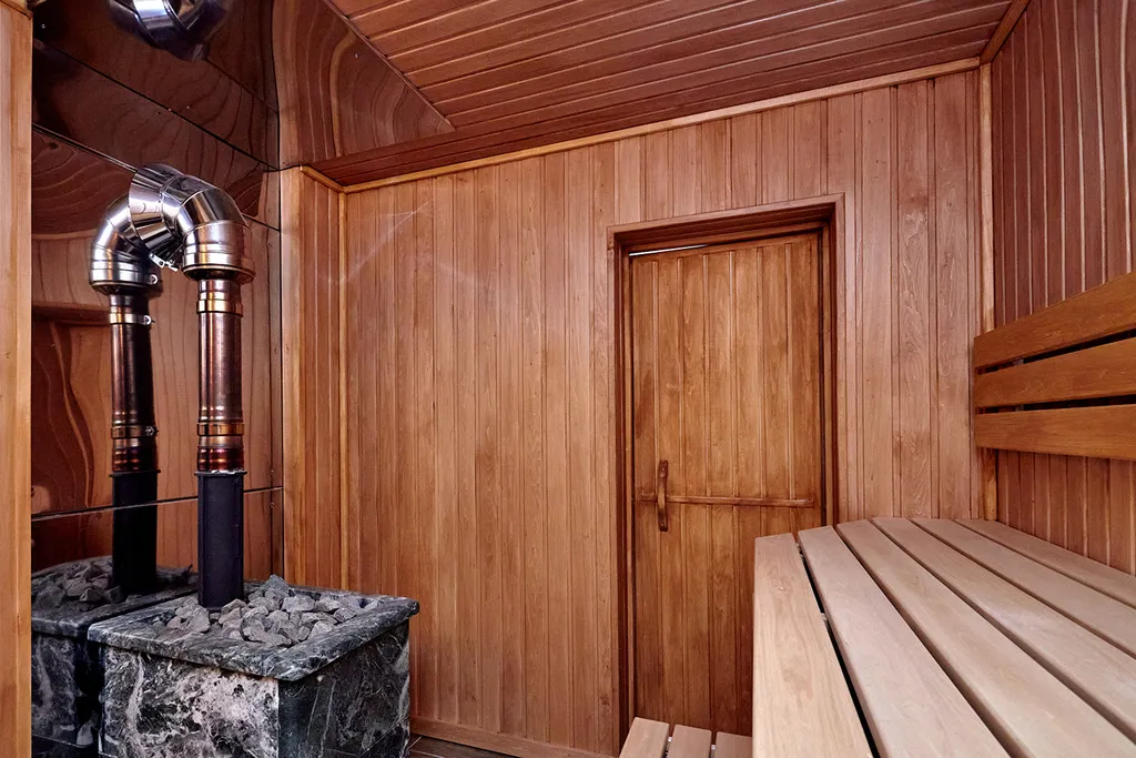 Уютный загородный дом с баней на дровах и теплым бассейном