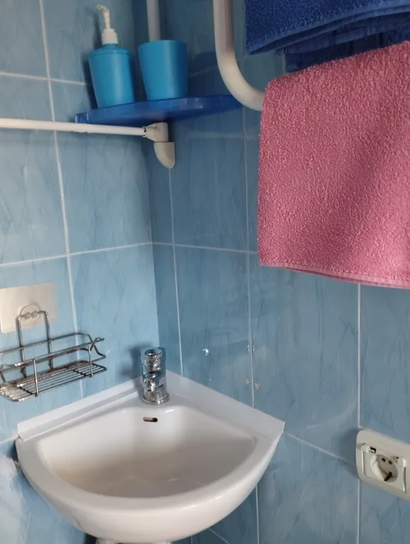 Уютная маленькая комната с балконом, близко к морю