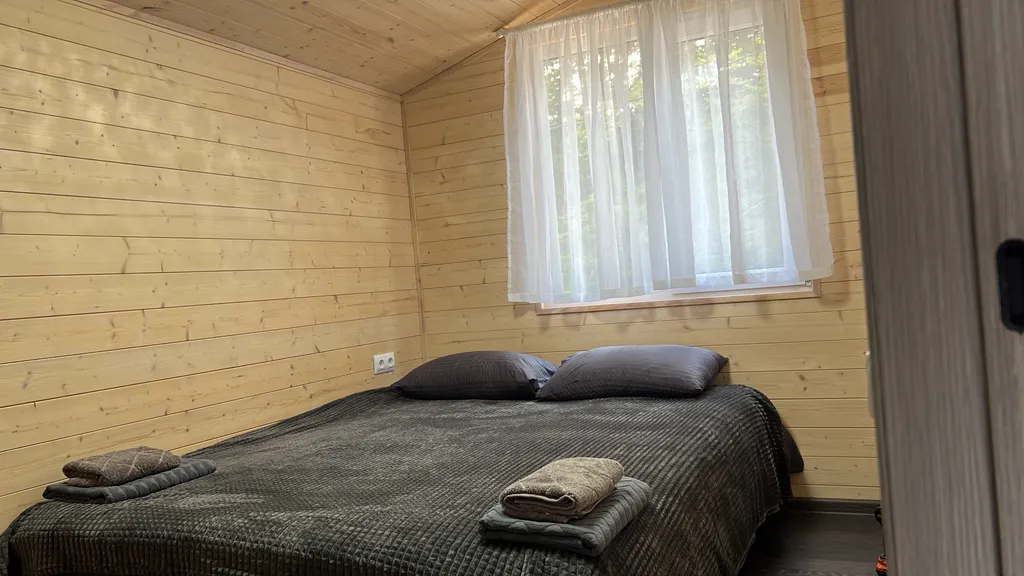 Дом в горах у реки с подогреваемым бассейном, баней и чаном