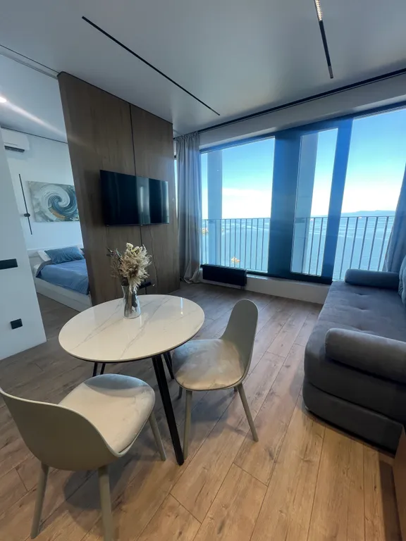 Апартаменты more - первая линия от моря в центре