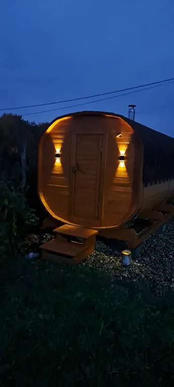 Дом в деревне с баней